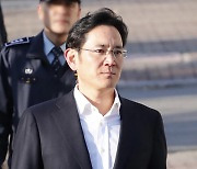 '이재용 가석방'에 주목하는 외신.."삼성전자 투자 속도"