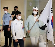 "연경 언니 파이팅" "고생했어"..인천공항 가득 메운 환호