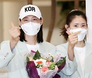 '금의환향' 김연경 "국가대표 은퇴는 좀더 의논 후에"