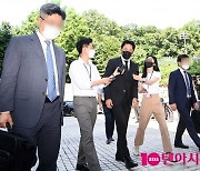 [TEN 포토] '프로포폴 불법 투약 혐의' 하정우 '변호사와 법원으로'