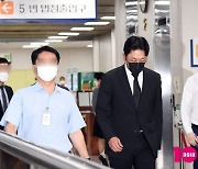 [TEN 포토] '프로포폴 불법 투약 혐의' 하정우 '첫 재판 출석'