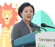 김정숙 여사 "코로나 맞서 나라간 연대·협력 절실한 시기"