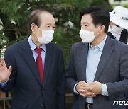 '비상시국국민회의 창립대회' 대화 나누는 원희룡·장기표