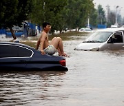 Extreme heatwaves, flooding may become commonplace as result of climate change, IPCC reports