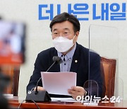 [포토]원내대책회의 모두발언 하는 윤호중