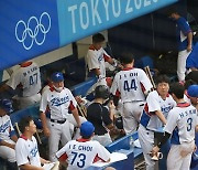 '도쿄 치욕' 프로야구, 배에 찬 기름 걷어내라