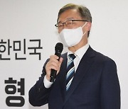 최재형 "文, 드루킹·백신 부족엔 '침묵'..선친 지적에만 유감 표명"