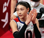 Kim Yeon-koung celebrates team's achievements in Tokyo