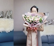 조민아, ♥CEO 남편과 결혼 1주년.."장미 100송이 감동"