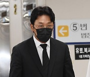 [MD포토] 법정 향하는 하정우 '긴장된 표정'