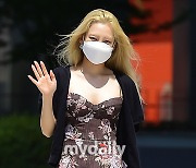 [MD포토] 효연 '폭염 속 시원한 패션을'