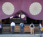 스가, 광복절에 야스쿠니 참배할까.."적절히 판단"