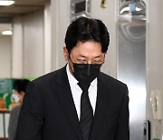 하정우,'고개를 떨구고 공판을 위해 입장' [사진]