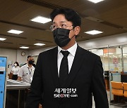 [포토] '프로포폴 불법 투약 혐의' 하정우, 법원 출석