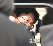 [포토] '프로포폴 투약 혐의' 하정우, 첫 공판 마치고 법원 나서