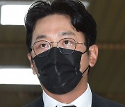 [ST포토] 하정우 '앞만 보고'