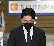 첫 공판 출석하는 '프로포폴 투약 혐의' 하정우[★포토]