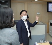 박범계 법무부 장관, 법무부 범죄예방데이터과 방문