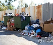 MIDEAST PALESTINIANS HEBRON GARBAGE