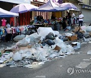 MIDEAST PALESTINIANS HEBRON GARBAGE