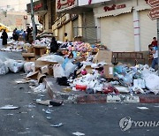 MIDEAST PALESTINIANS HEBRON GARBAGE