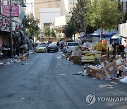 MIDEAST PALESTINIANS HEBRON GARBAGE