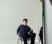 김우빈, '♥5살 누나 신민아' 생각하나..지그시 감은 눈 [TEN★]