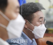 [포토]윤호중, '모더나 공급 차질 송구..전광훈, 광복절 집회 중단해야'