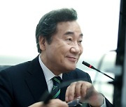 이낙연 "괴로운 시간 견디는 조국 전 장관과 함께 할 것"