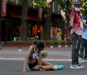 제천시, '쓰러지면서도 완주' 투혼의 마라토너 최경선 격려금 전달