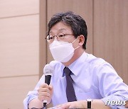 유승민 "文 '상대적으로 낫다' 해선 안될 말..방역·백신실패 사과해야"