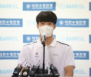 '수영 아시아 신기록' 황선우, 포상금 1000만원 수령