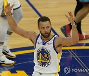 커리, 올 시즌 NBA 연봉 '킹' 527억원..돈치치보다 5배 많아