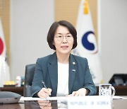 임혜숙 장관 "공교육서 SW·AI 교육 수업시수 늘려야"