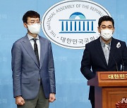 경선방식 관련 기자회견하는 오신환 전 의원