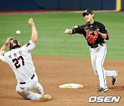 심우준,'깔끔한 병살 연결' [사진]