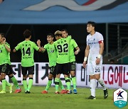 [K리그 21R] '일류첸코 2골' 전북, 광주 3-0 완파.. 2연승+울산과 5점 차