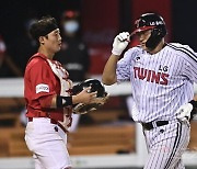 이재원 '백투백 홈런으로 시즌 첫 홈런포 신고' [포토]