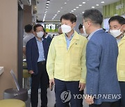 김강립 식약처장, 고속도로 휴게소 방역 현장 점검