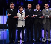 본경선 3차 TV토론에 앞서 기념촬영하는 민주당 대선 예비후보들