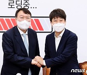 윤석열, 이준석에 직접 전화 "불미스러운 상황 이해해달라" 진화 시도