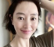 '52세' 김혜수, 앞머리 시원히 넘긴 초밀착샷도 굴욕無..류승룡 "꺄악"