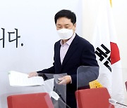 野김기현 "이 시국에 '文케어' 자화자찬? 부끄러움 없나"