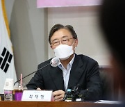 "국가가 왜 국민 삶 책임지나"라고 말한 崔를 위한 변명 [조미현의 국회 삐뚤게 보기]