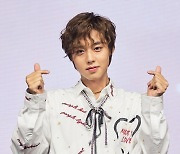 [MD포토] 박지훈 '간직하고 싶은 손가락 하트'