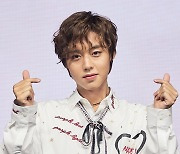 [TD포토] 박지훈 '하트 뿅뿅~'