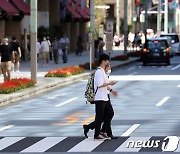 더딘 백신 접종률이 日 경제 성장 발목 잡나..G7 중 최저 전망