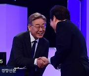 '네거티브 중단' 이어 '경선 공동 승복'..'1위 주자용 카드'로 대세 굳히려는 이재명