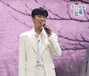 '네이버TV 1위' 임영웅 '붉은 입술' 유튜브 인기 급상승 TOP5..'감성 넘버원'