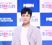 [TD포토] 김동완 '운동으로 다져진 몸'